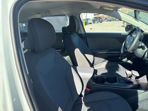 New 2025 Kia K4 LXS image 13