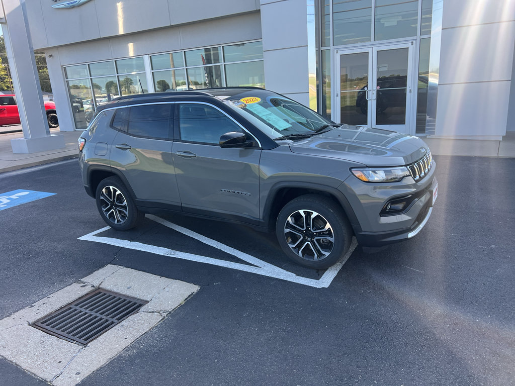 Used 2023 Jeep Compass Limited w/ Sun and Sound Group AWD/4WD image 6