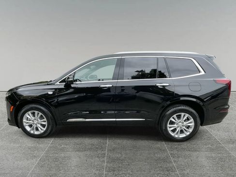 New 2025 Cadillac XT6 Luxury image 2