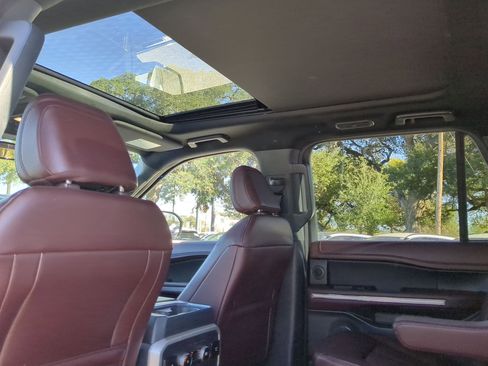 Used 2024 Ford Expedition Limited image 21