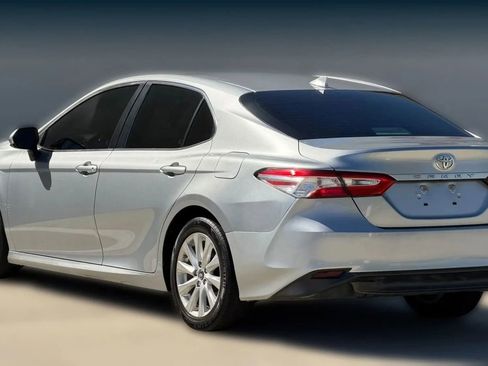 Used 2019 Toyota Camry LE image 7