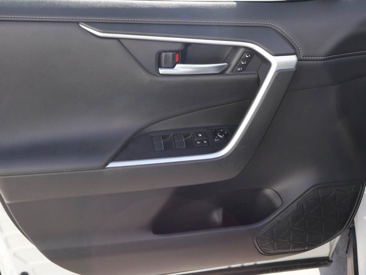 Used 2020 Toyota RAV4 Limited AWD/4WD image 7