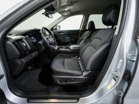 Used 2022 Nissan Pathfinder SV FWD image 14