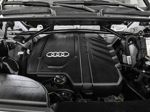 Certified 2025 Audi Q5 2.0T Premium Plus w/ Premium Plus Package AWD/4WD image 24