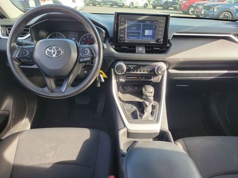 Used 2021 Toyota RAV4 LE image 10