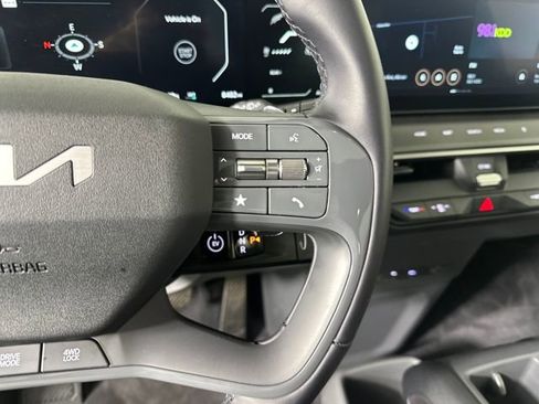 Used 2024 Kia EV9 Wind image 16