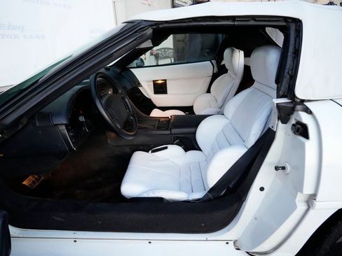 Used 1992 Chevrolet Corvette Convertible image 19