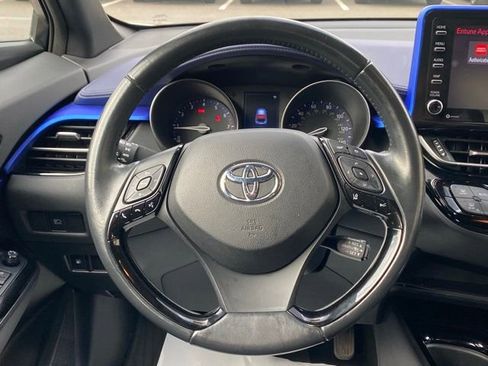 Used 2022 Toyota C-HR XLE image 40