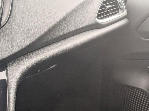 Used 2026 Chrysler Pacifica Select image 25