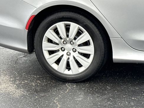 Used 2016 Chrysler 200 LX image 5