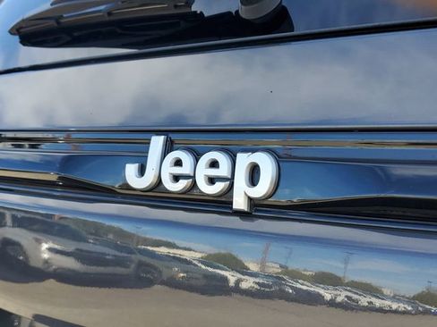 Certified 2025 Jeep Grand Cherokee Limited w/ Luxury Tech Group II image 10