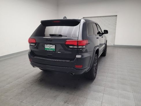 Used 2018 Jeep Grand Cherokee Altitude image 7