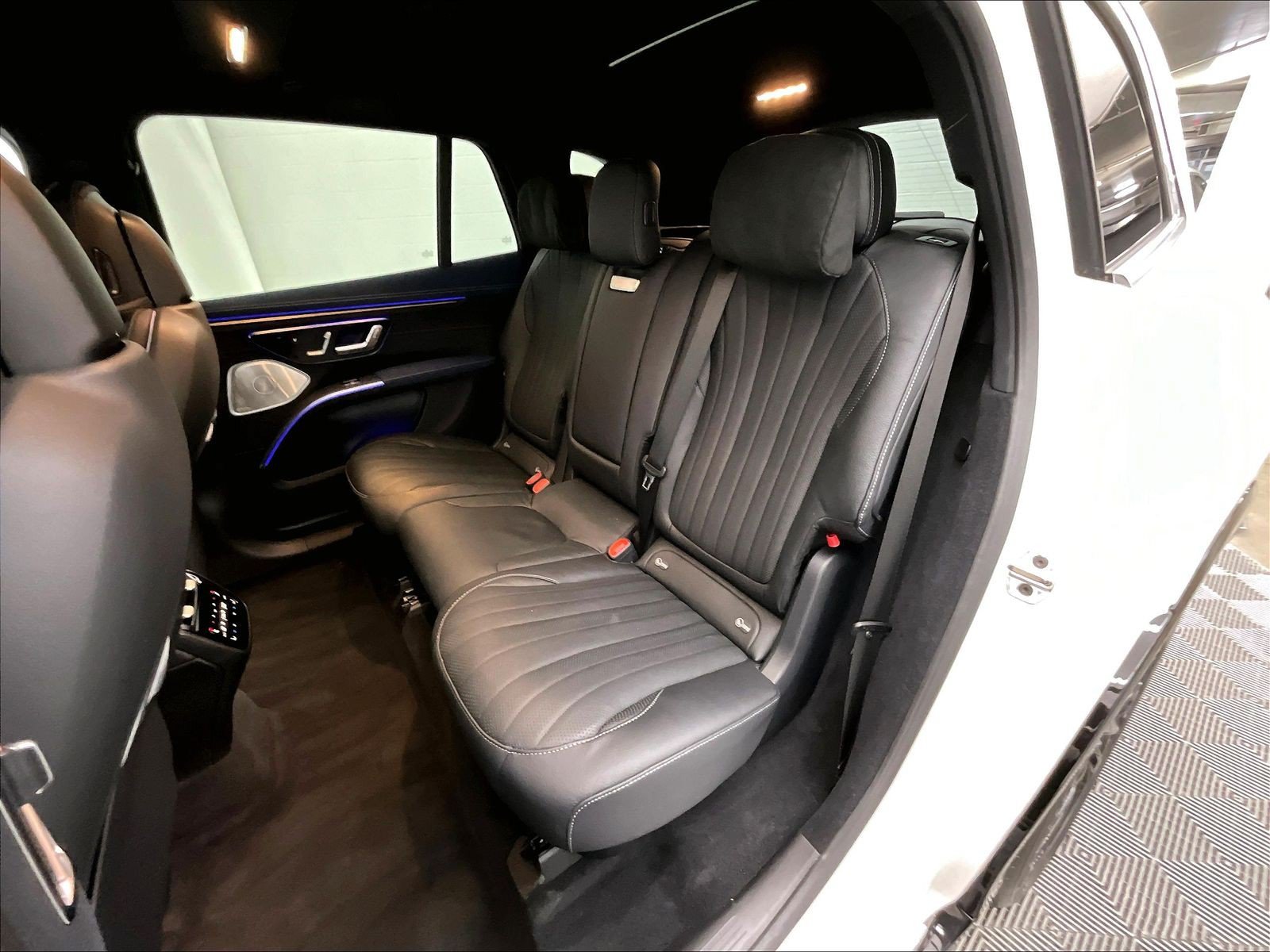 Used 2026 Mercedes-Benz EQS 400 4MATIC SUV image 17