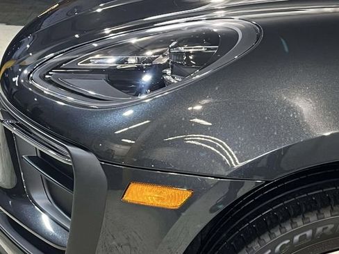 Certified 2024 Porsche Macan image 5