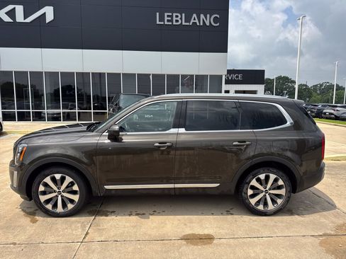 Used 2022 Kia Telluride EX w/ EX Premium Package FWD image 16