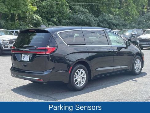 Certified 2023 Chrysler Pacifica Touring-L FWD image 9