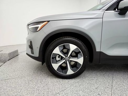 Certified 2025 Volvo XC40 B5 Plus AWD/4WD image 26