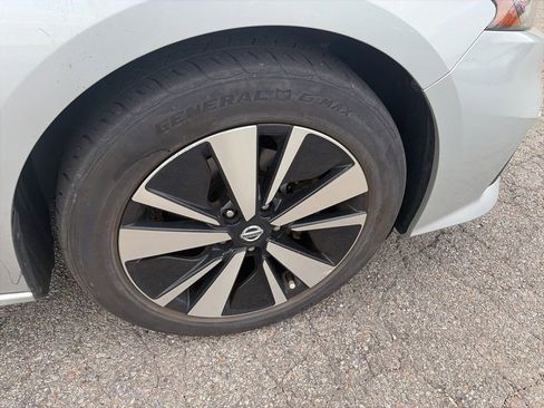 Used 2021 Nissan Altima 2.5 SV image 11