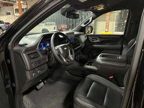 Used 2023 Chevrolet Suburban LT w/ Luxury Package image 31