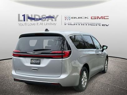 Used 2024 Chrysler Pacifica Touring-L