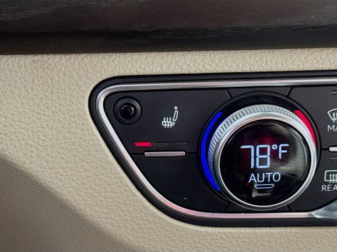 Used 2018 Audi Q5 2.0T Premium w/ Convenience Package image 3