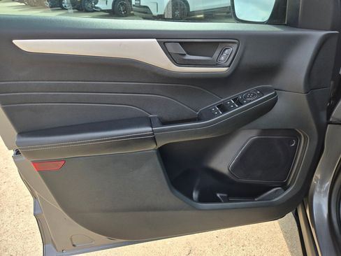 Used 2022 Ford Escape SE w/ Convenience Package image 16