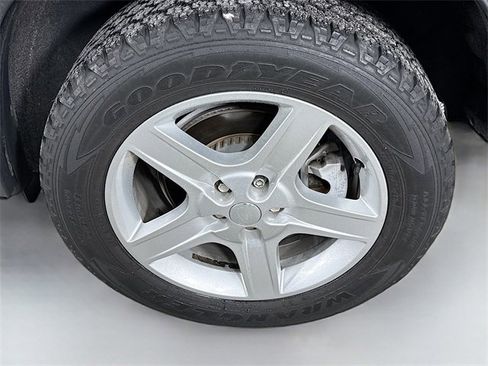 Certified 2022 Land Rover Defender 110 SE image 33