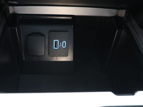 Used 2023 Ford Explorer Limited image 28