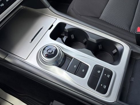 Used 2022 Ford Explorer XLT image 32