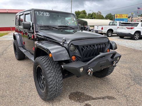 Used 2013 Jeep Wrangler Unlimited Sahara w/ Dual Top Group AWD/4WD image 9