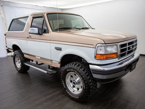 Used 1996 Ford Bronco XLT image 2