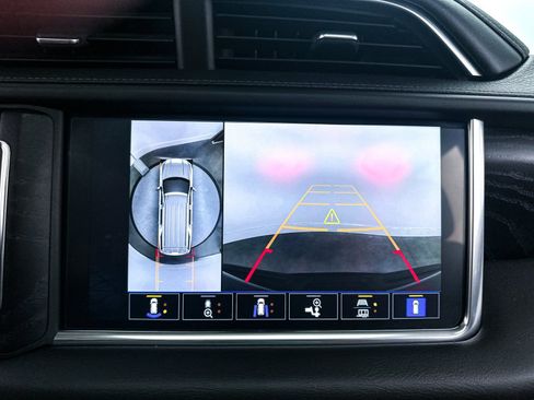 Used 2022 GMC Yukon Denali w/ Advanced Technology Package image 10