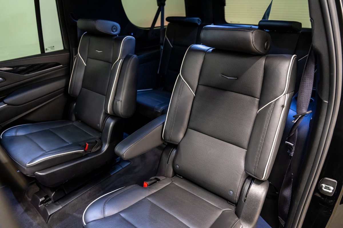 Used 2023 Cadillac Escalade ESV Sport w/ Touring Package AWD/4WD image 6