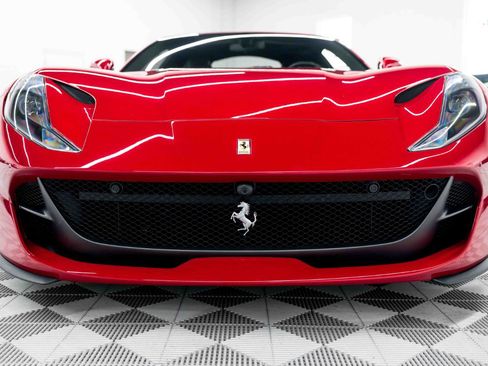 Used 2018 Ferrari 812 Superfast RWD image 18