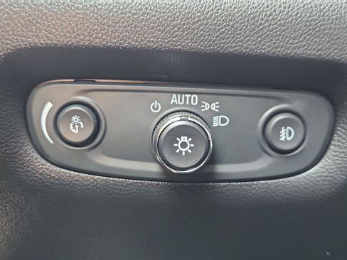Used 2020 Chevrolet Traverse LT FWD image 17