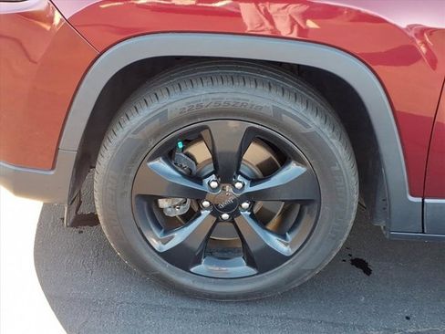 Used 2020 Jeep Cherokee Altitude image 30