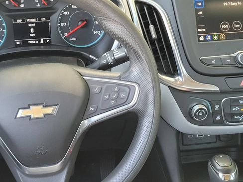 Used 2021 Chevrolet Equinox LS AWD/4WD image 14