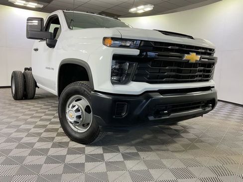 Used 2024 Chevrolet Silverado 3500 W/T image 43