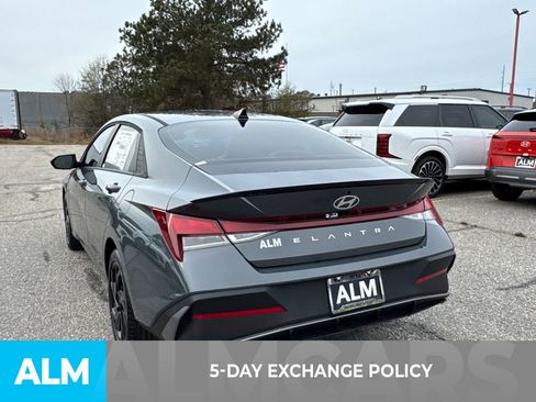 Used 2026 Hyundai Elantra Sport FWD image 3