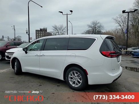 New 2025 Chrysler Pacifica Select image 8