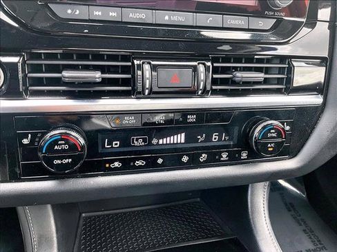 Used 2022 Nissan Pathfinder SV FWD image 23