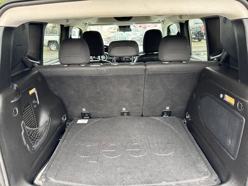Used 2016 Jeep Renegade 75th Anniversary image 11