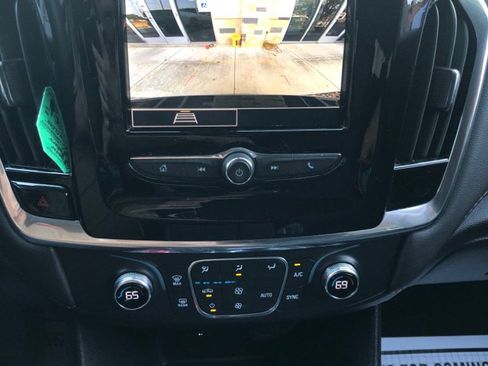 Used 2020 Chevrolet Traverse LS image 4