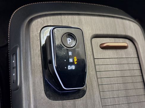 Used 2023 Nissan Ariya AWD image 25