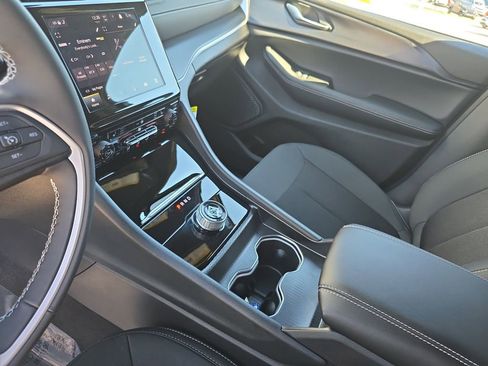 New 2025 Jeep Grand Cherokee Laredo w/ Luxury Tech Group I image 26