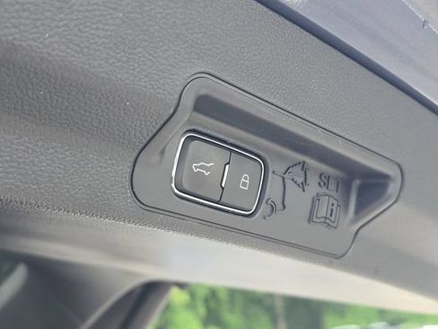 Used 2021 Ford Explorer Limited w/ Equipment Group 301A RWD image 12