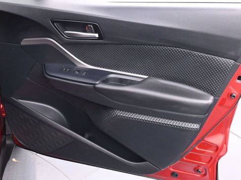 Used 2020 Toyota C-HR LE FWD image 19
