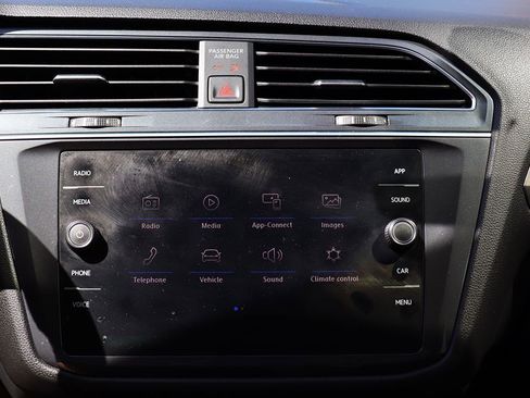 Used 2020 Volkswagen Tiguan SE w/ Panoramic Sunroof Package FWD image 47