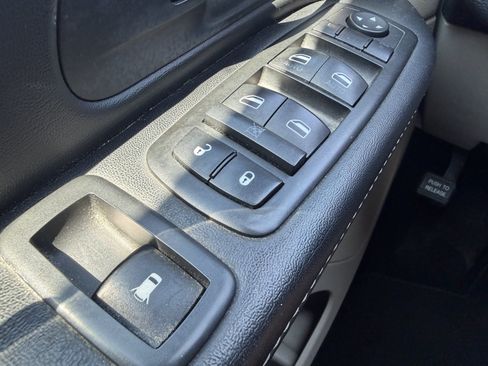 Used 2014 Dodge Grand Caravan SXT FWD image 30