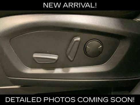 Used 2023 Ford Explorer XLT AWD/4WD image 29